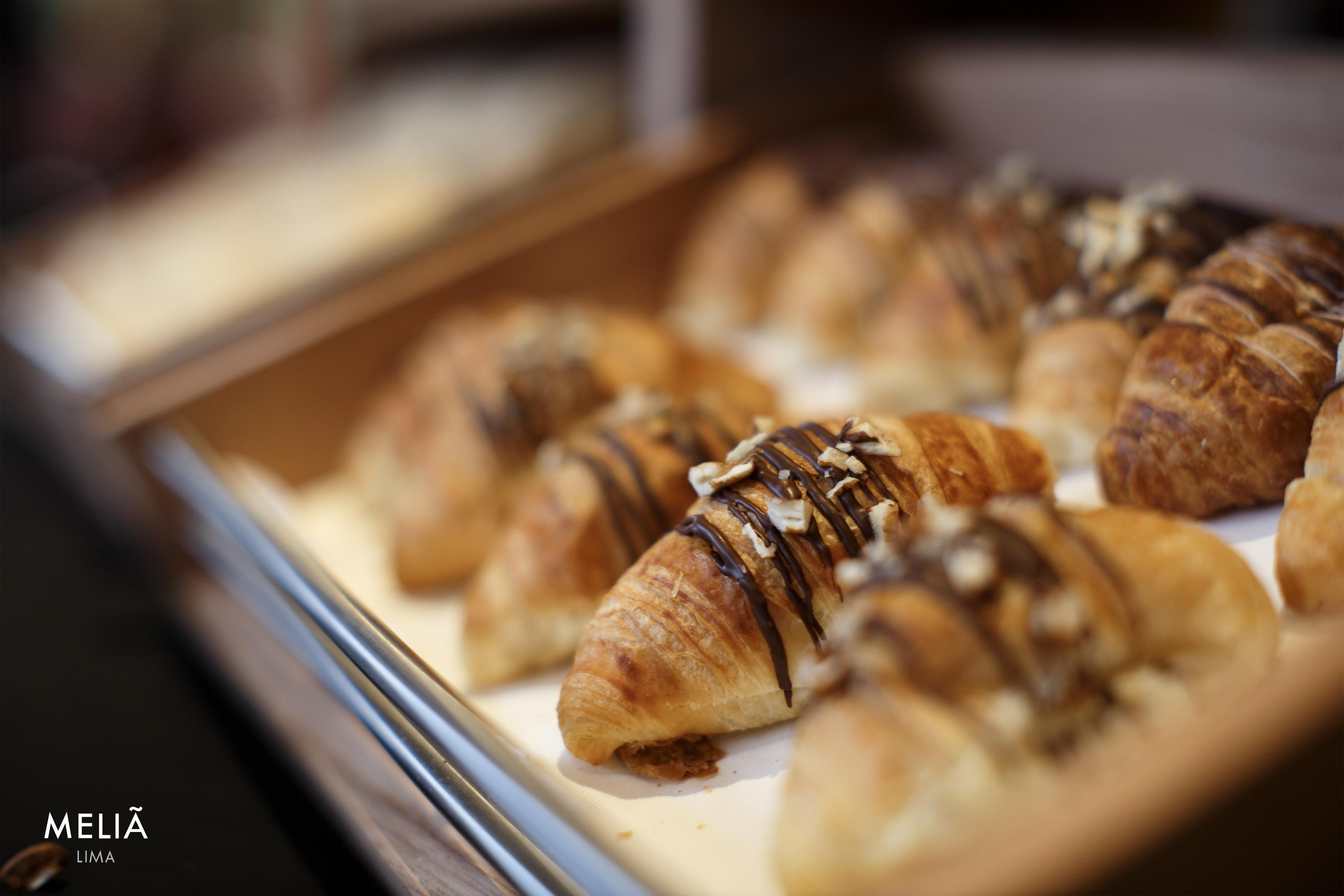 Hotel Melia Lima Exteriér fotografie Chocolate croissant